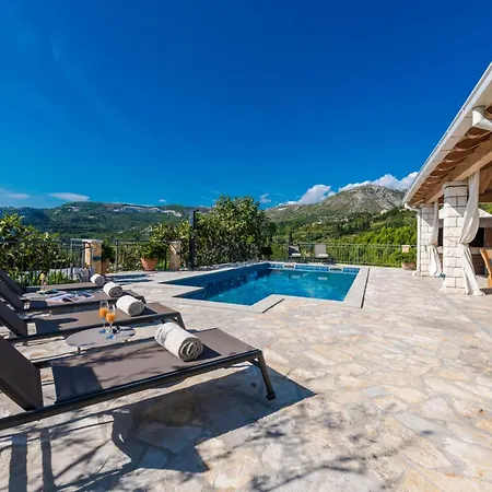Villa Paulina Mlini